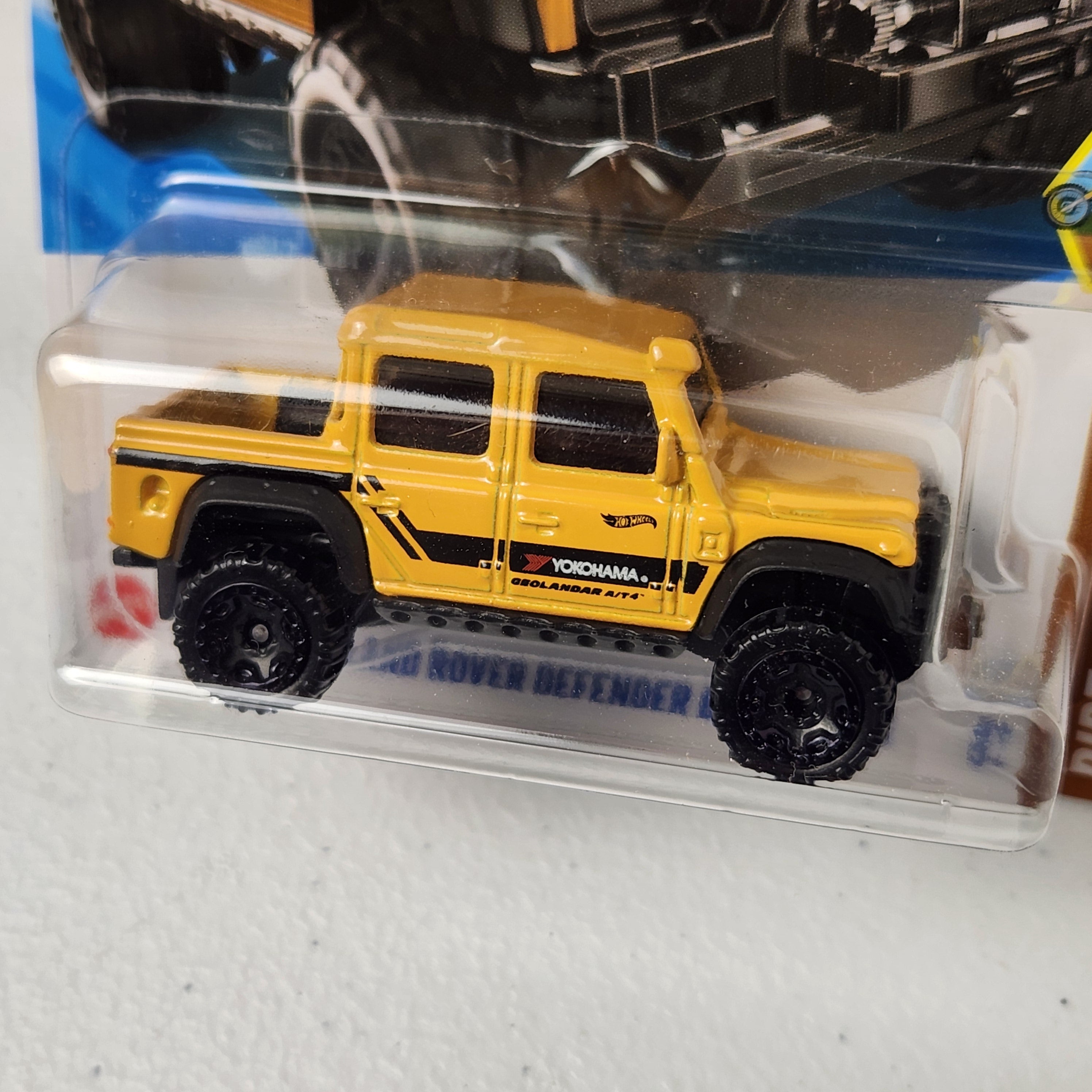 15 Land Rover Defender Double Cab European Mainline Hot Wheels
