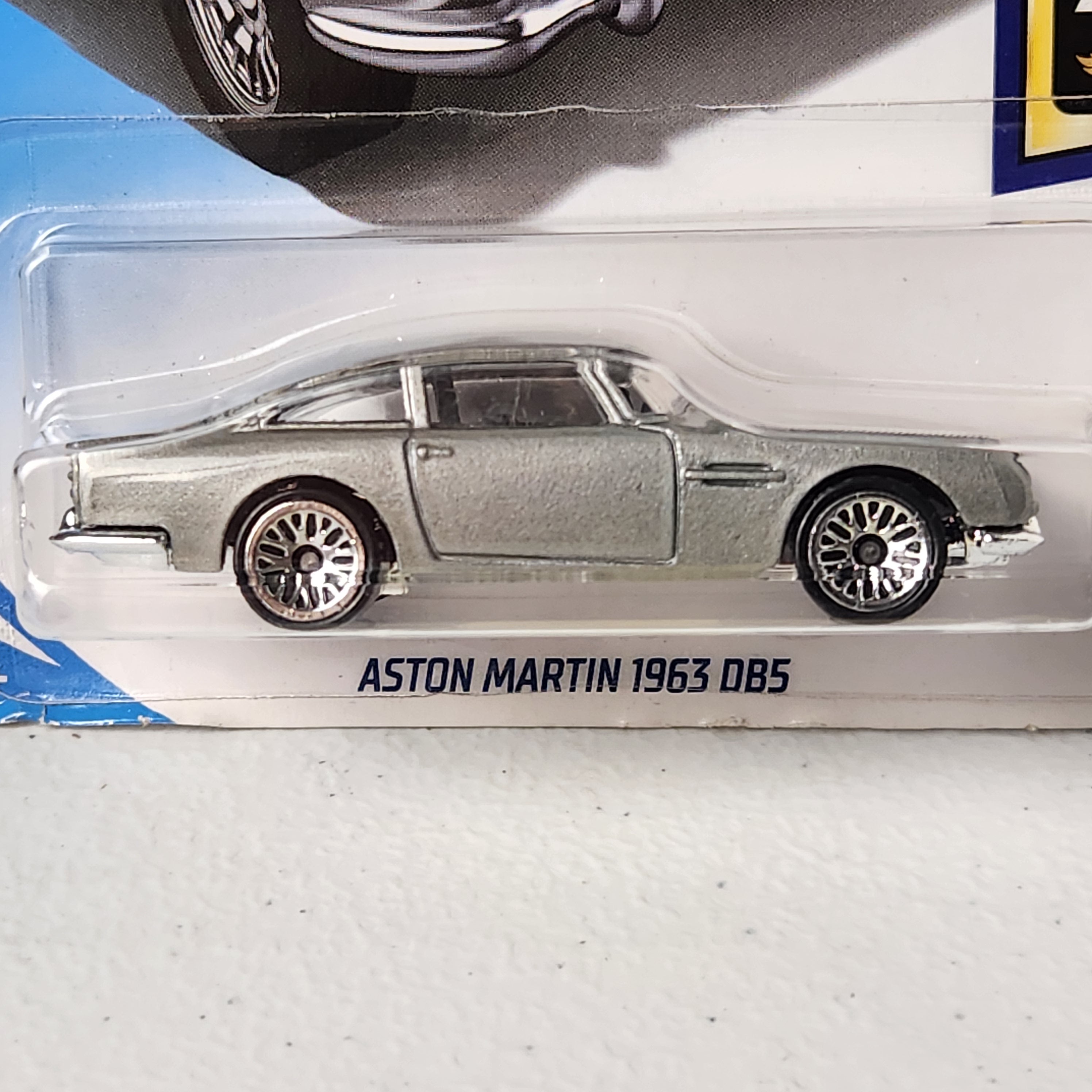 Aston Martin 1963 DB5 European Mainline Hot Wheels