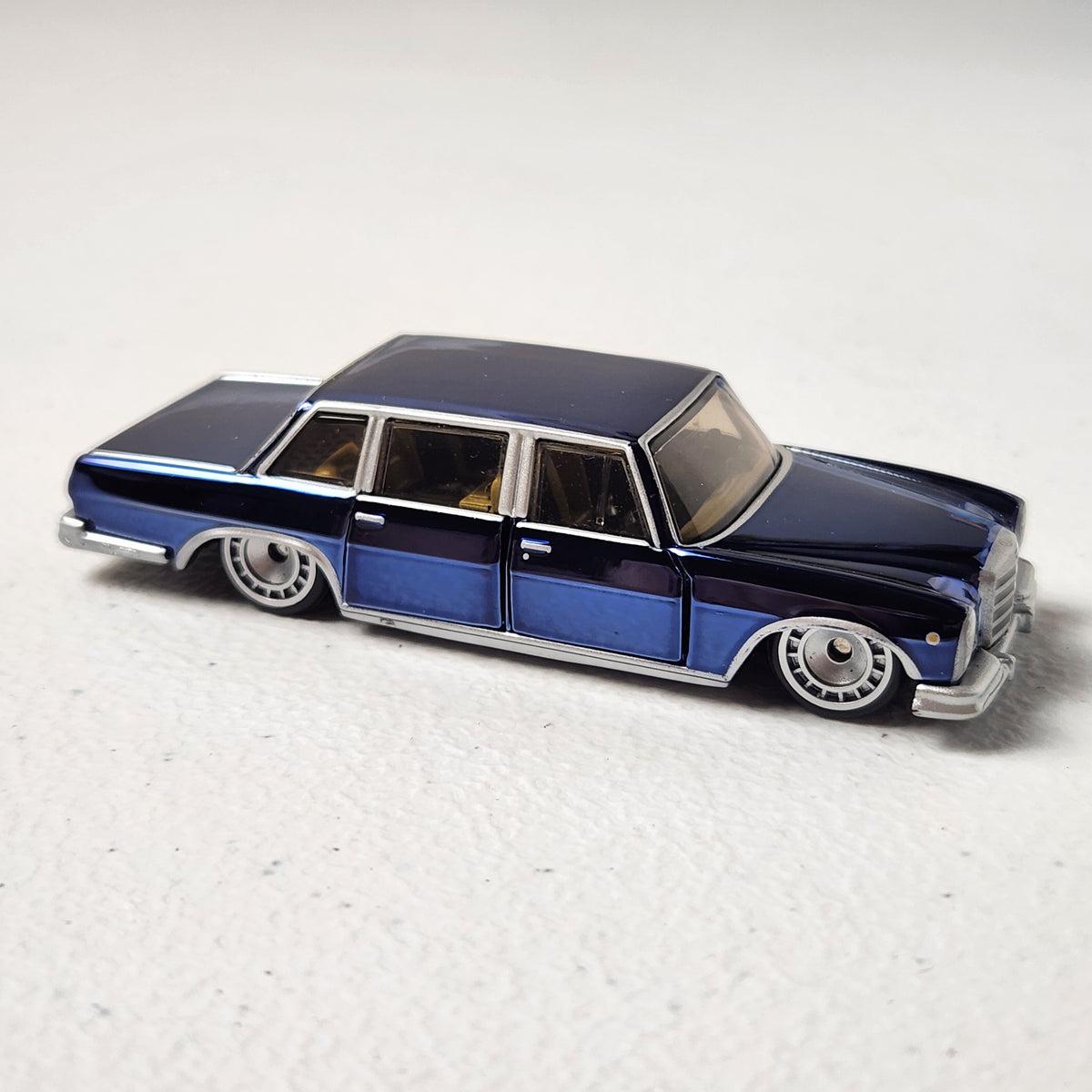 Mercedes-Benz 600 Open-Box European RLC Hot Wheels 2025