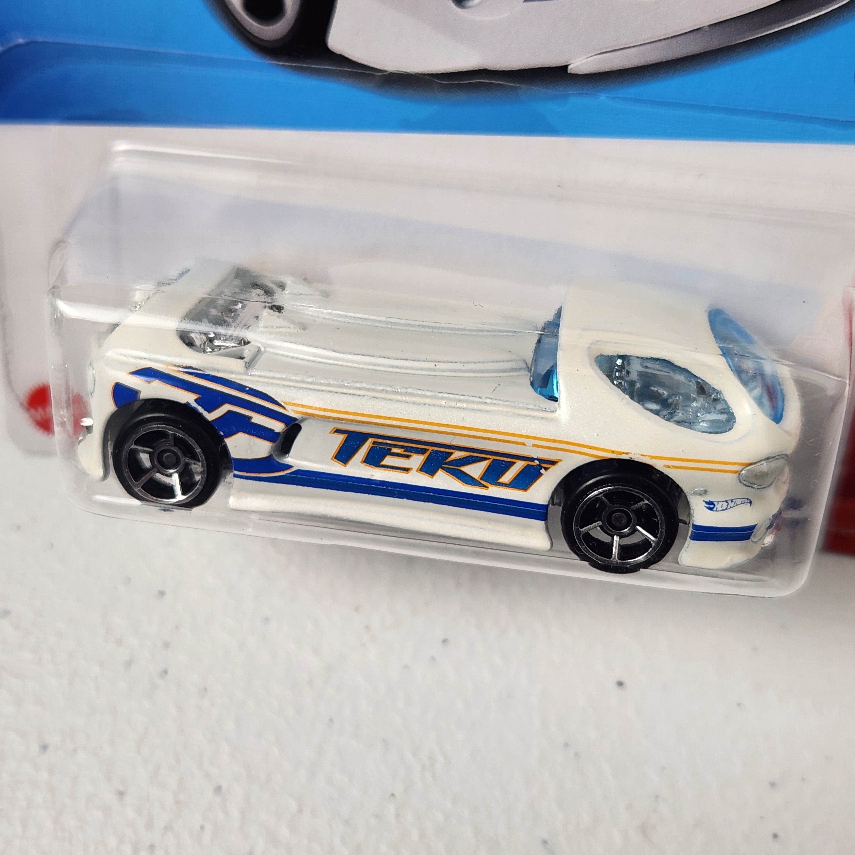Deora II Fantasy Mainline Hot Wheels