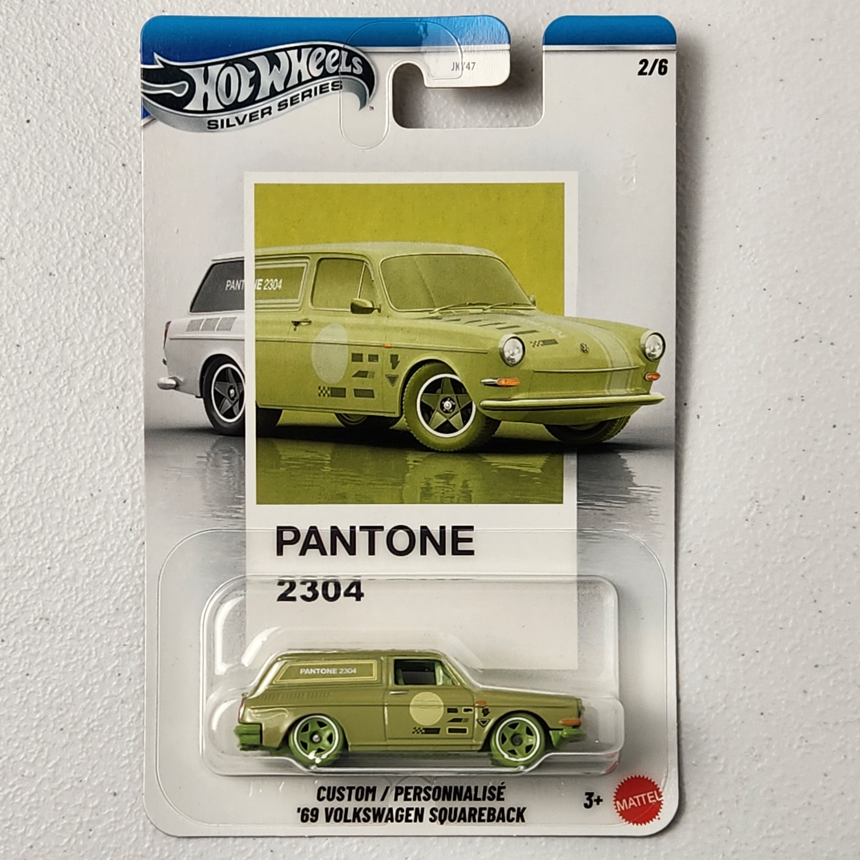 69 Volkswagen Squareback 2/6 European Pantone Hot Wheels 2026