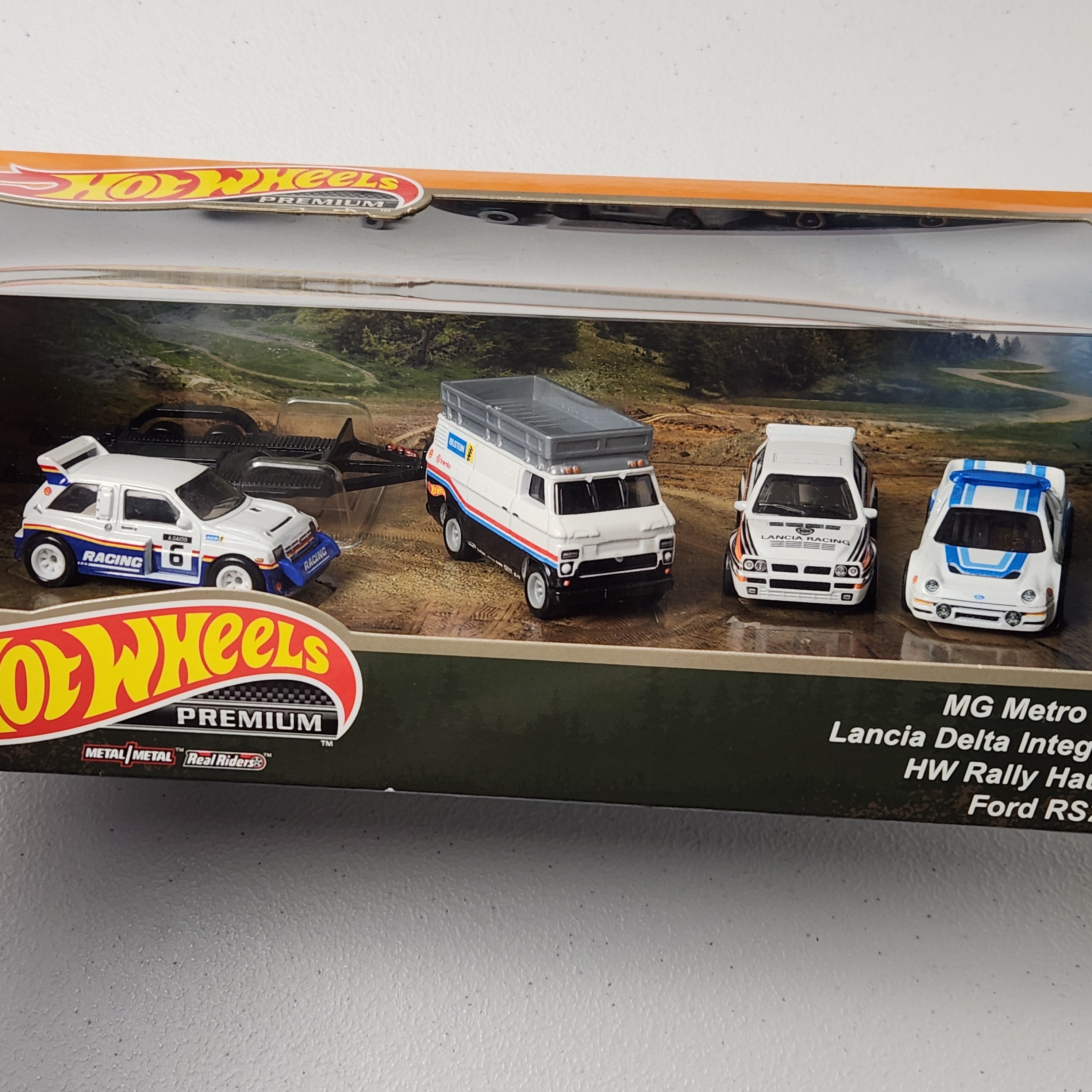 MG Metro, Lancia Delta Integrale, HW Rally Hauler, Ford RS200 Diorama HW Rally Haulers European Premium Hot Wheels 2024