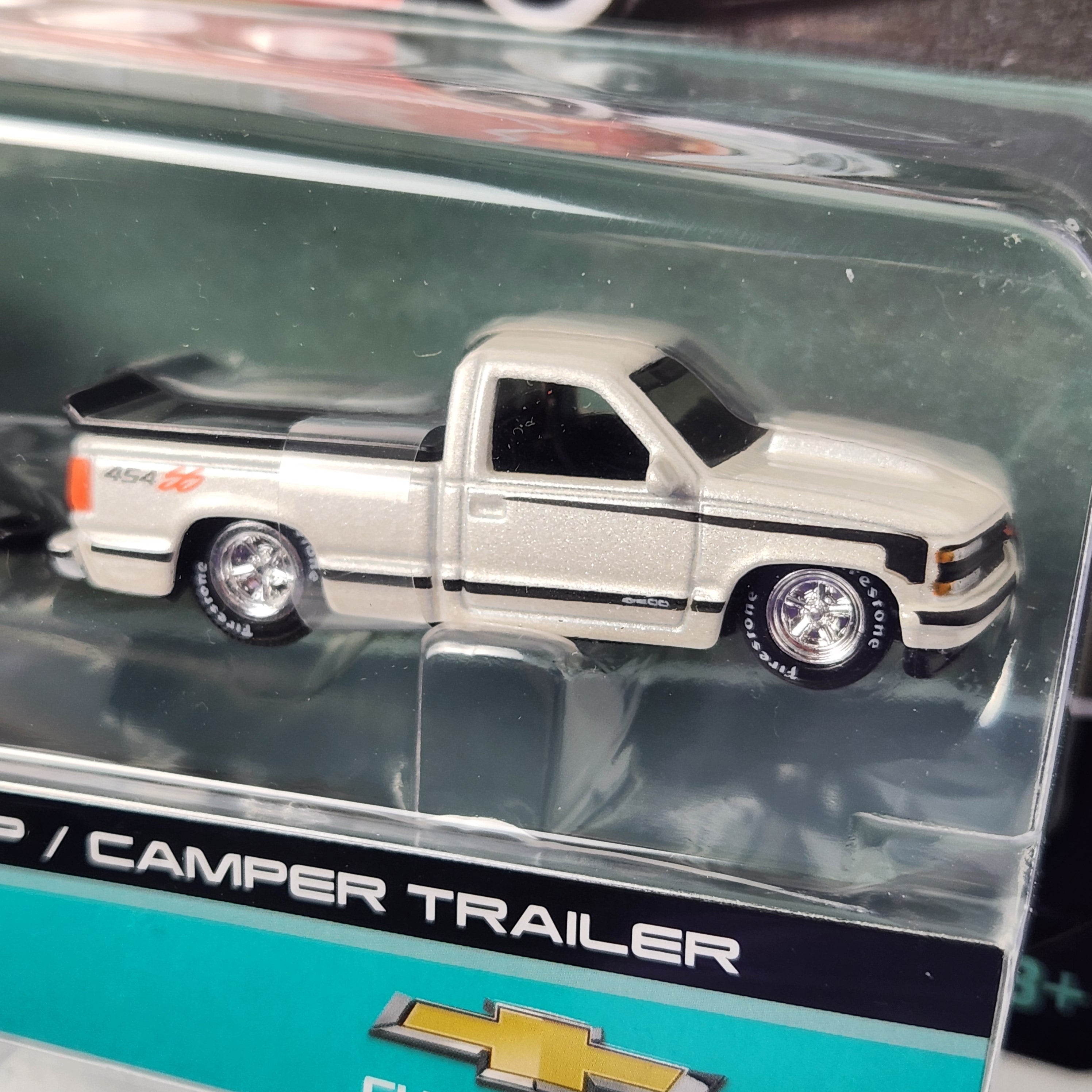 1993 Chevrolet 454 SS Pick-Up / Camper Trailer Tow & Go American Maisto 2026