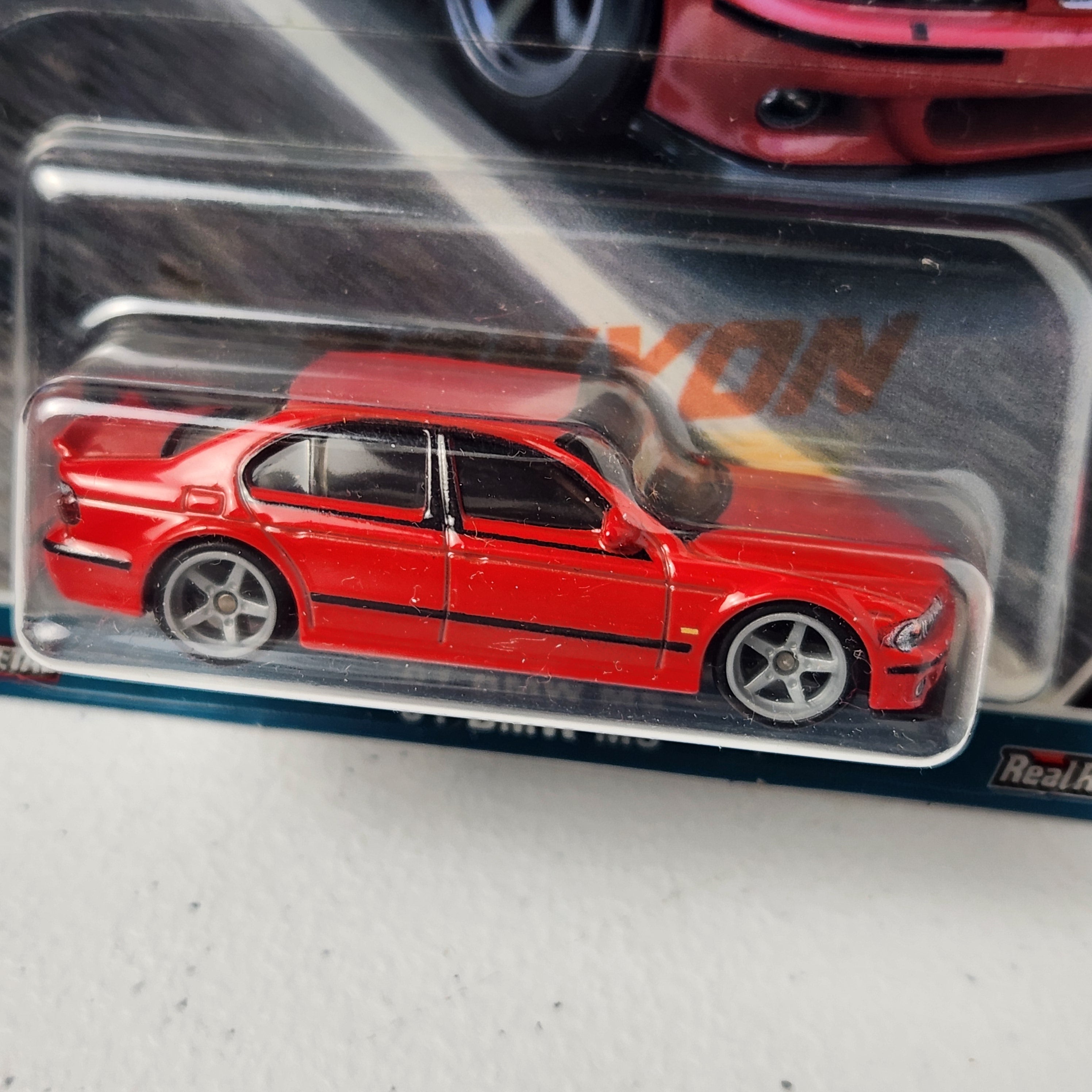 01 BMW M5 1/5 Car Culture: Canyon Warriors European Premium Hot Wheels 2023
