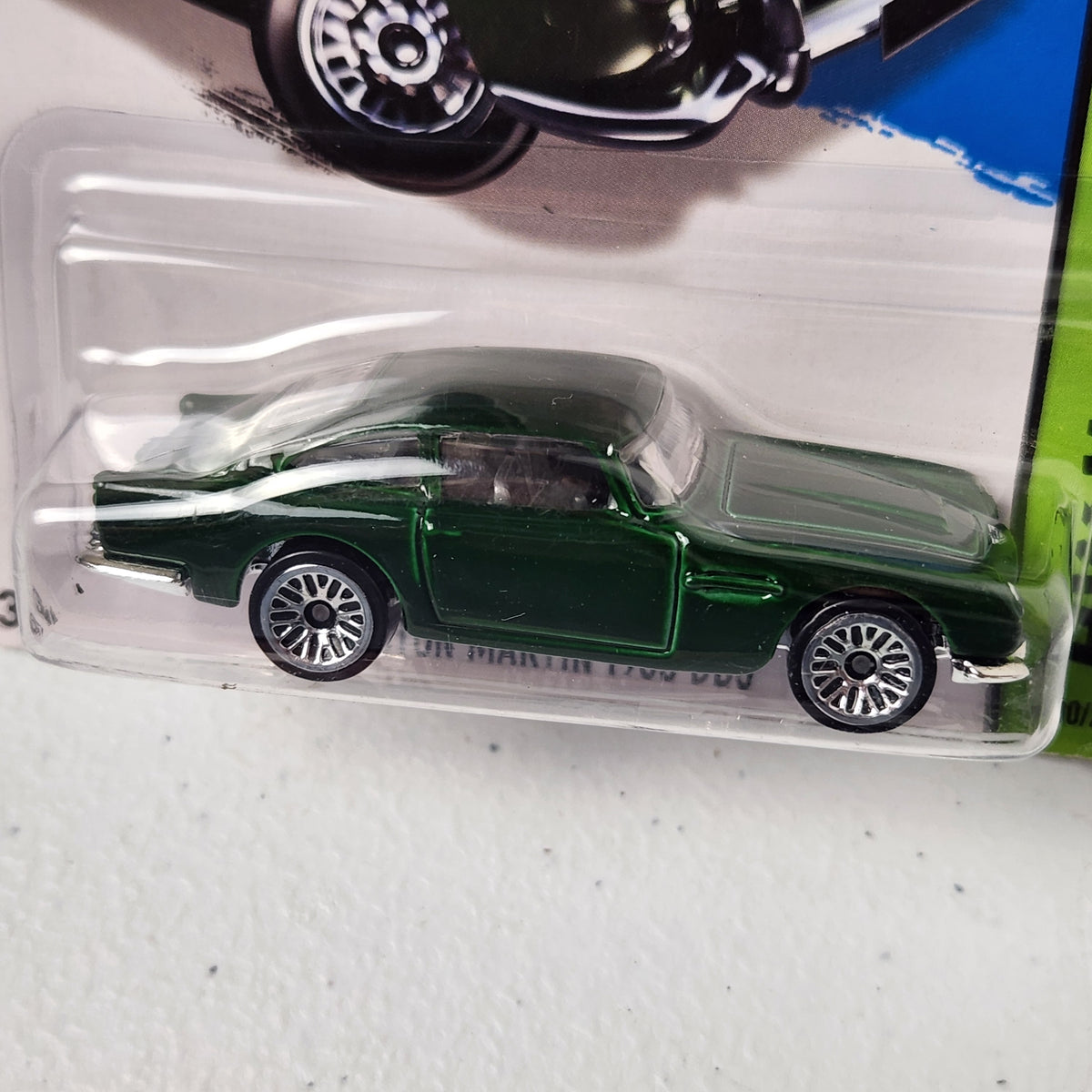 Aston Martin 1963 DB5 European Mainline Hot Wheels