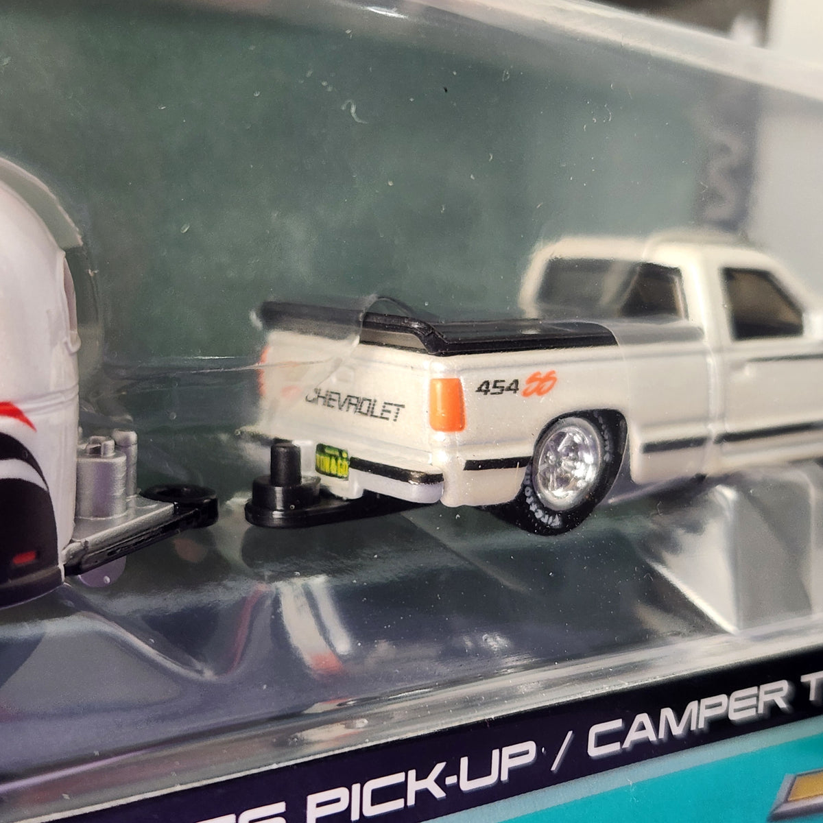1993 Chevrolet 454 SS Pick-Up / Camper Trailer Tow & Go American Maisto 2026