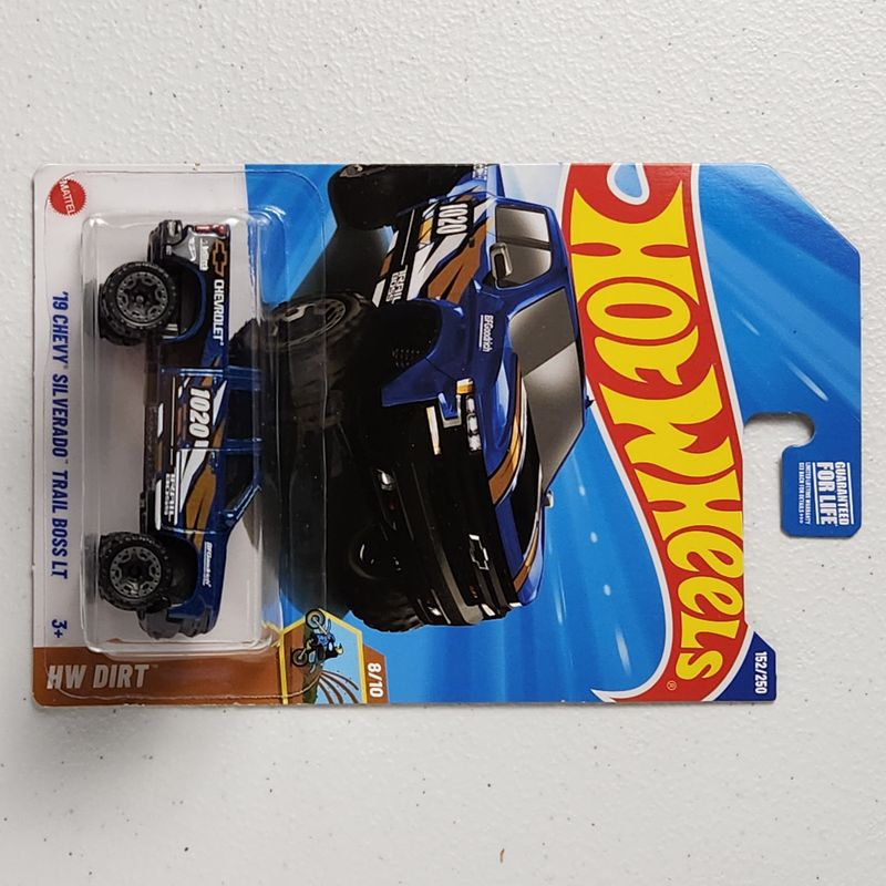 19 Chevy Silverado Trail Boss LT American Mainline Hot Wheels