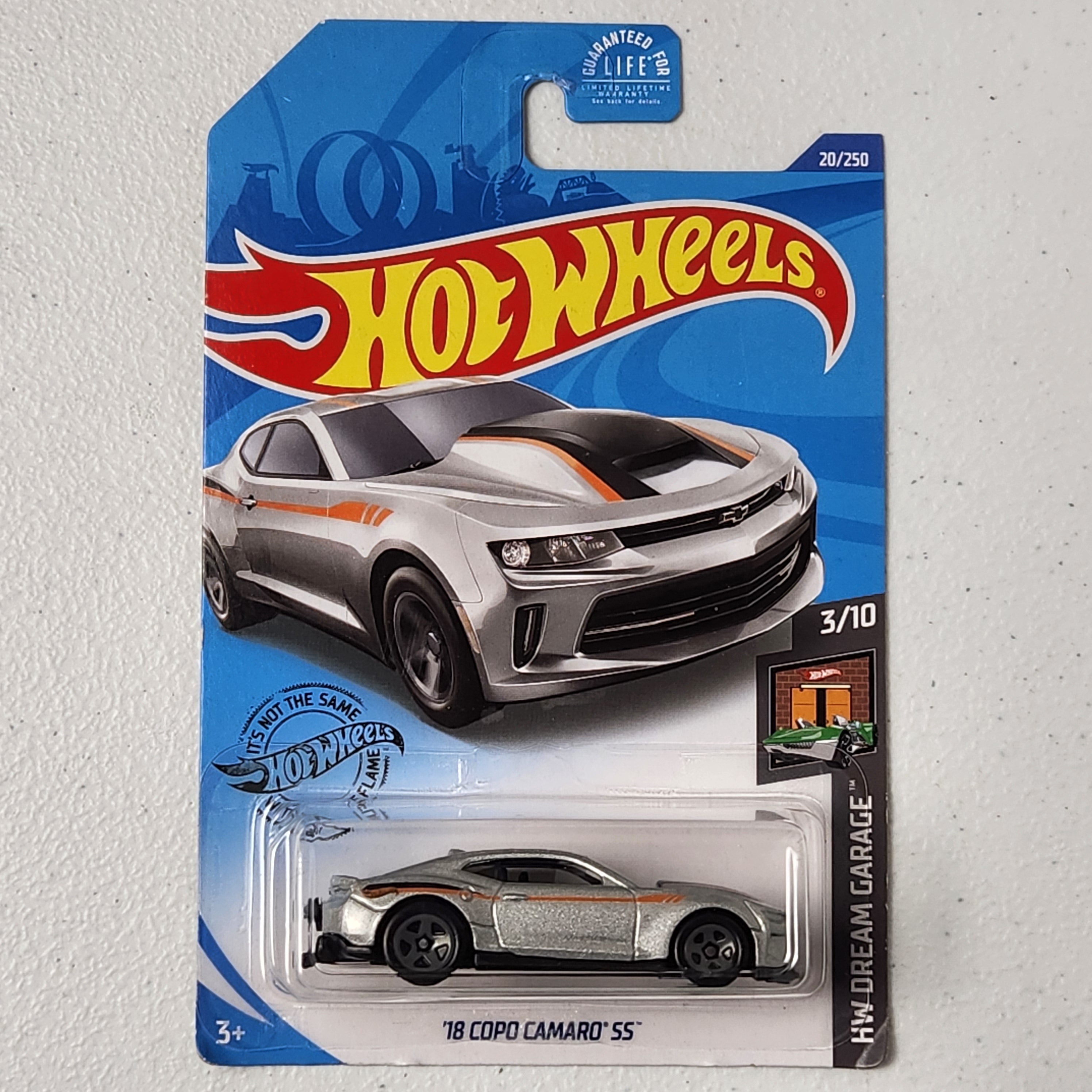 18 COPO CAMARO SS American Mainline Hot Wheels