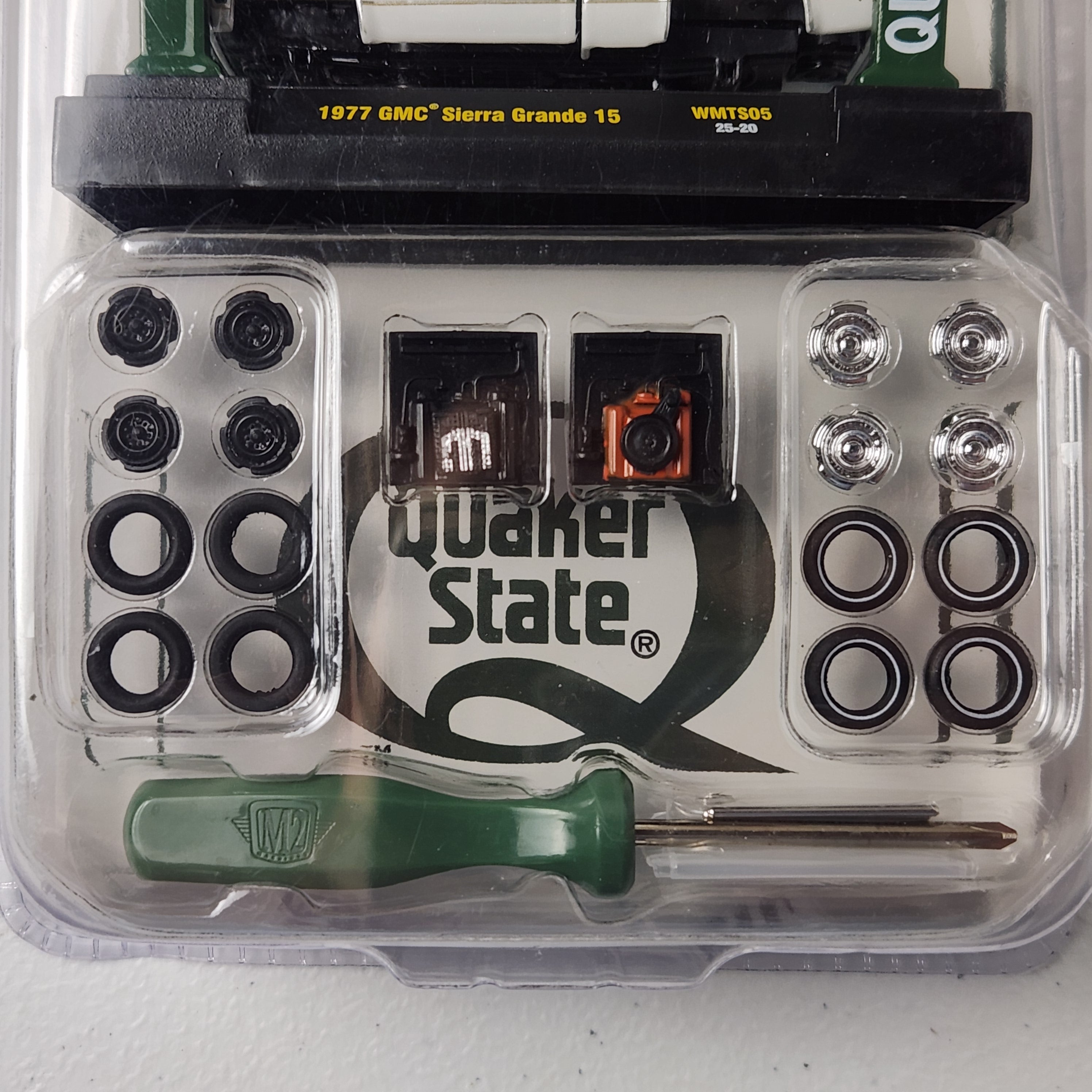 1977 GMC Sierra Grande 15 Quaker State Model Kit Auto Lift American M2 Machines 2026