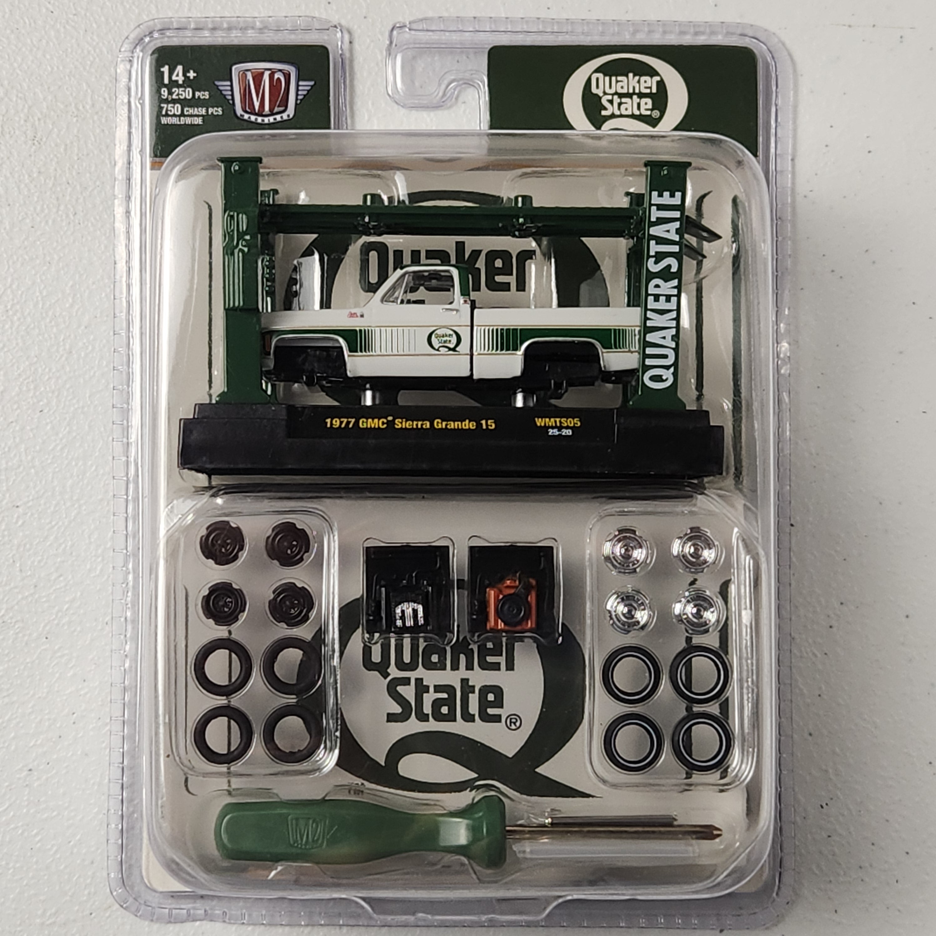 1977 GMC Sierra Grande 15 Quaker State Model Kit Auto Lift American M2 Machines 2026