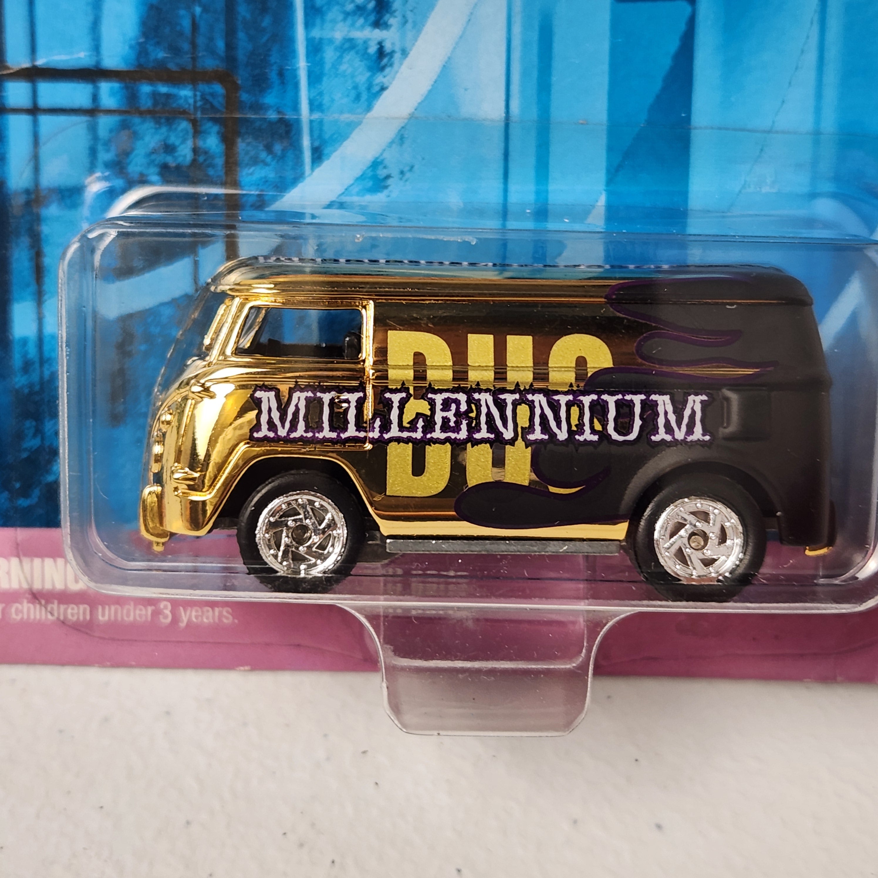 Millennium Bus Microbus .Com Racers European Johnny Lightning